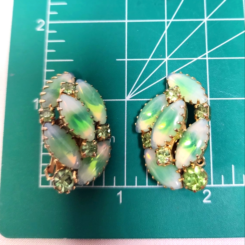 Vintage Juliana Multi-Green and Gold Brooch and Earrings Set - Picture 10 of 14